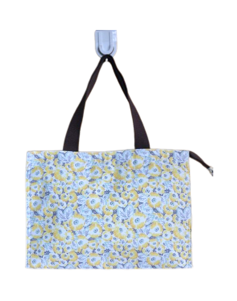 Showing the lining material of the cooler bag
